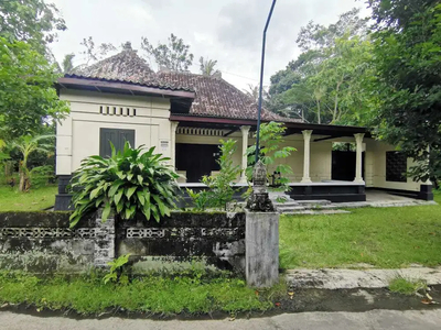 Dijual Rumah Kolonial Luas Atap Tinggi Dan Etnik di JL Godean Km 9