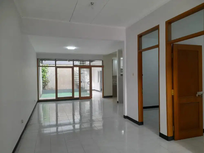 Rumah di jl Kembar