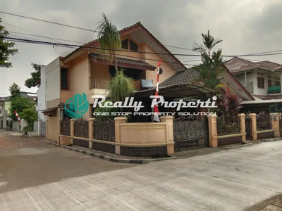 Rumah Komplek Hook Depan Taman di Jatibening Tanah Luas