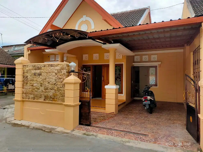Rumah minimalis di Banyuraden
