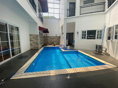 Rumah Sutera Telaga Biru, Alam Sutera ada swim pool, lap basket