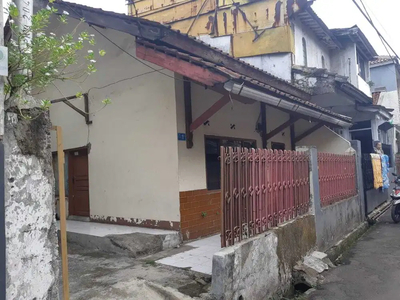 Dijual Rumah Lokasi Strategis di Pusat Kota Dekat Tol M. Toha