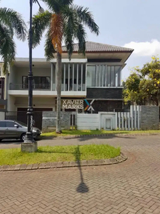 Dijual Rumah Mewah Siap Huni di Boulevard Istana Dieng, Kota Malang