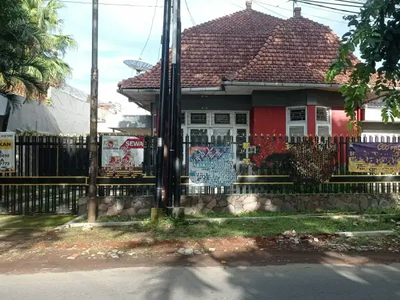 Disewakan Rumah Usaha Vintage di Jl Gunung2 Malang