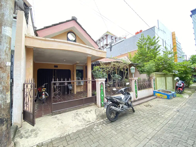 rumah 2 lantai di jalan singosari pleburan dekat jalan raya sriwijaya