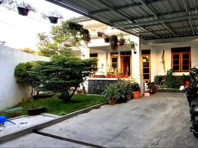 Rumah Asri dengan Halaman Luas dekat Jalan Besi Jangkang
