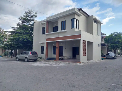 RUMAH BARU di Cluster Makamhaji dekat St Purwosari Solo Kota