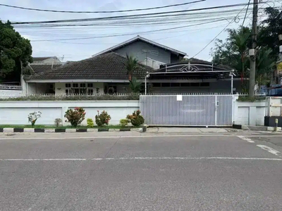 Rumah cantik di lokasi yang sangat strategis.