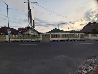 Rumah hitung tanah di pusat kota Jember