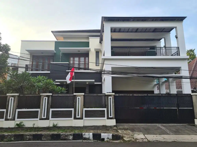Rumah Mewah Pinggir Jalan Menteng Jakarta Pusat