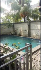 Rumah Siap Huni Dengan Swimming Pool di Emerald Bintaro