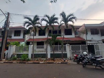 Rumah siap pakai di Boulevard Gading Kirana, Kelapa Gading Barat