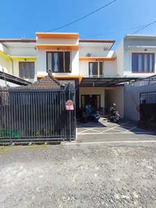 Buc rumah lingk elit 2lt 130m2 dkt renon garase bisa 2mobil jln 5mtr