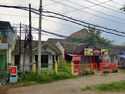Rumah di samping jalan Mojoagung, Jombang
