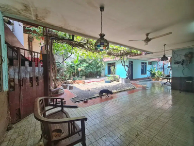 Darmawangsa jalan utama, lebar -+40m cocok untuk rumah dan usaha, shm