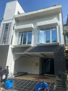 Dijual Cepat Rumah 3 Lantai Full Renov di KDA, Batam Center