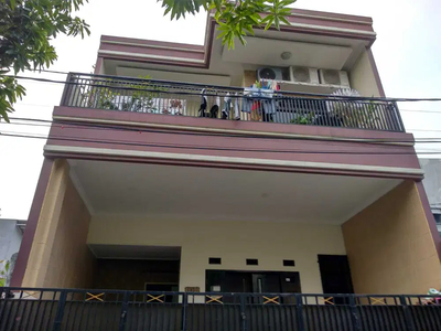 Dijual Rumah 2 Lantai Siap Huni di Bulevar Hijau Harapan Indah Bekasi