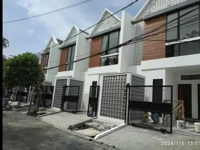 Dijual rumah baru gress 2 lantai di perum. Gading Pantai kenjeran