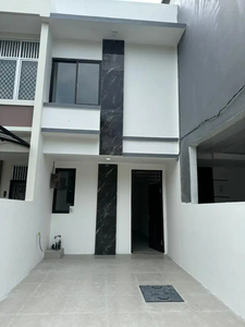 DIJUAL RUMAH FULL RENOVASI HADAP SELATAN DI PARK RESIDENCE