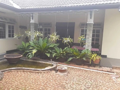 DIJUAL RUMAH HOOK LUAS DAN ASRI DI PINGGIR JALAN UTAMA PONDOK BAMBU