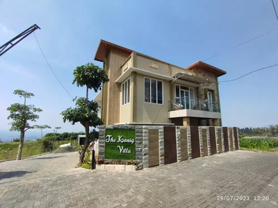 Dijual Rumah Villa Furnish Kolam Renang Roftoop dekat BNS Kota Batu