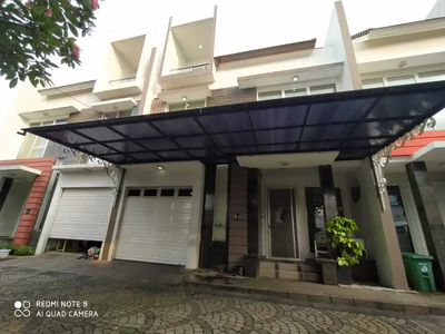 Dijual Townhouse Senayan Golf Residence