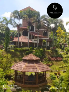 Dijual Villa Besar ada Kol Renang di Daerah Cisarua Puncak Bogor.