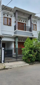 Disewakan Rumah Cantik di Galaxy