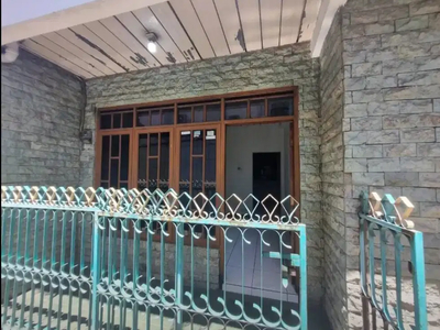 Disewakan Rumah Cocok Untuk Usaha / Kantor Di Sayap Jl.Garuda