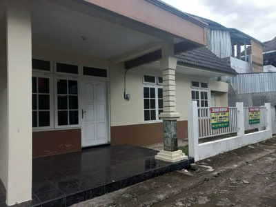 Disewakan rumah dekat Ambarukmo Plaza, selatan rel KA (unfurnished)