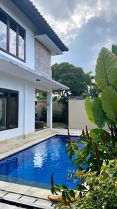 Disewakan villa lantai 2 bidadari seminyak