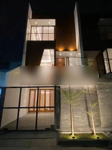 Jual Rumah Bergaya Modern di Jl.paradise 3 Lantai Unfurnished