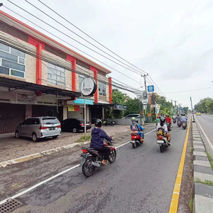 Ruko Dekat Kampus UMY, Tepi Ringroad Barat Jogja