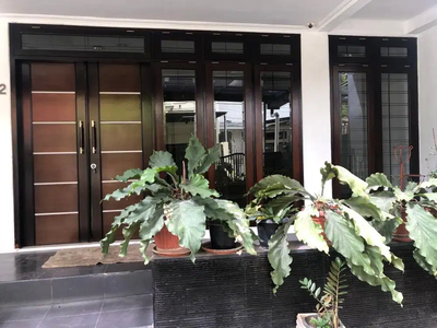 Rumah 1,5lntai siap huni semi furnished SHM di Pondok Indah LH 086