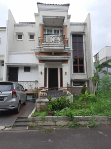 Rumah 2 lantai di Meruya Residence