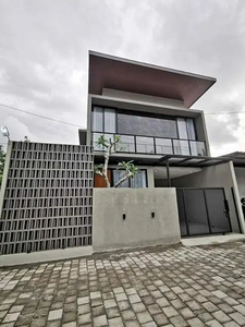 Rumah 2 Lantai Selangkah Ke Pintu Tol Manyaran Semarang