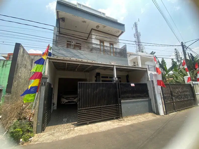 Rumah 3 Lantai yang Bagus dan Strategis di Pondok Cabe
