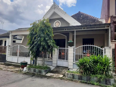 Rumah Area Griya Shanta dekat SMA Sembilan Soekarno Hatta Luas 158 m2