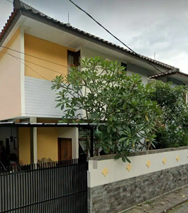 Rumah Asri Terawat 2 lantai di Cipaku Setiabudi Bandung Utara