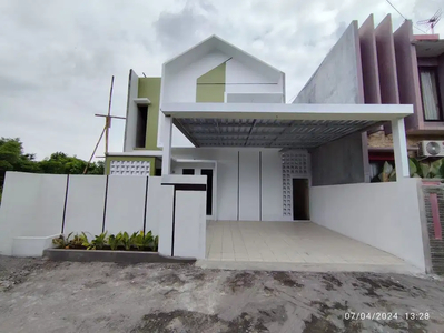 Rumah baru minimalis modern dalam perumahan dekat SD model Maguwoharjo