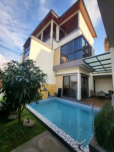 Rumah Cantik Full Furnished Dan Kolam Renang di Lembang dkt Sespim