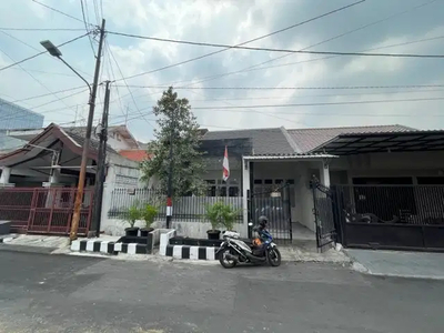 Rumah disewakan Darmo Baru Timur IV, Surabaya Barat