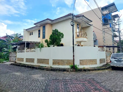 Rumah Hook Taman Semanan Indah Hadap Taman