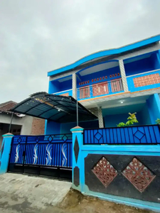 Rumah lantai 2 warna biru soloraya