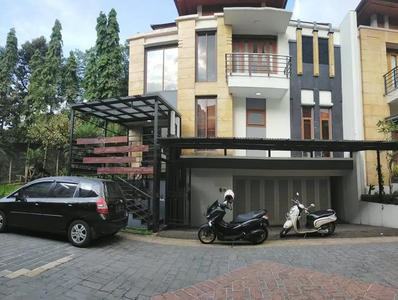 Rumah Lux di Bale Pakuan Ciumbuleuit Bandung