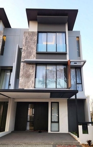 Rumah Luxury 3lt 7x15 105m Type 4+1KT Cluster Vastu JGC Jakarta Garden City
