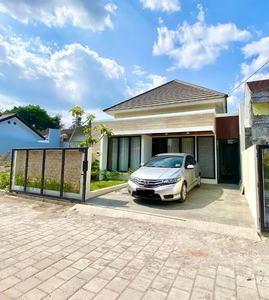 RUMAH MEWAH 1 LANTAI MODERN ELEGAN DEKAT SWALAYAN PAMELA PURWOMARTANI