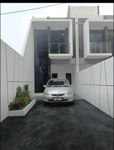 Rumah Mewah dekat Rumah Sakit Persahabatan di Cipinang Jakarta Timur