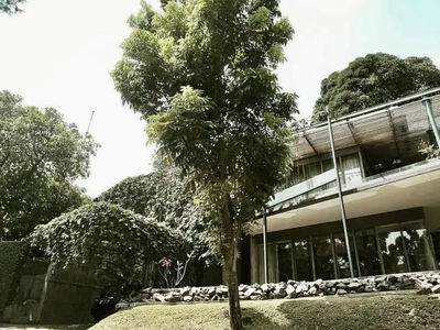 Rumah Mewah Modern Glass House di Tanah Teduh Jakarta Selatan