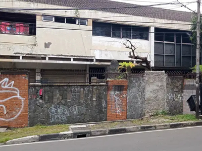 Rumah murah dan luas di daerah komersial Cikini Jakarta Pusat